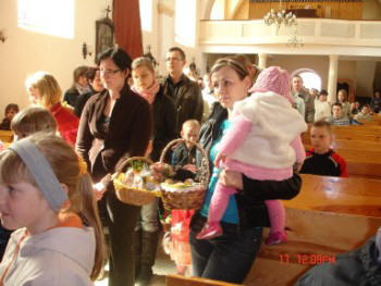 Bringing baskets with food to be blessed