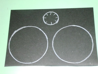 Disegno dei cerchi su cartoncino