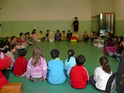 foto bambini e animali in cerchio 