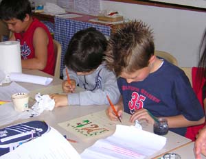 bambini disegnano