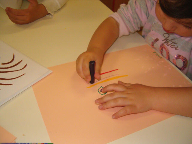 bambini che disegnano stile Picasso