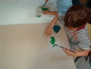 foto di bambini che dipingono
